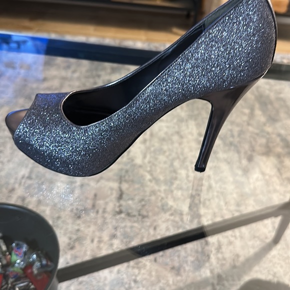 Jacqueline Ferrar glittery silver size 9 - Picture 2 of 6